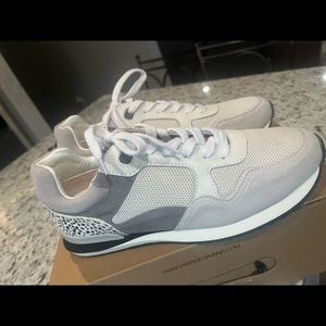 Woman’s Size 9 Power Cheetah Retro Running Shoe (Vintage Havana)